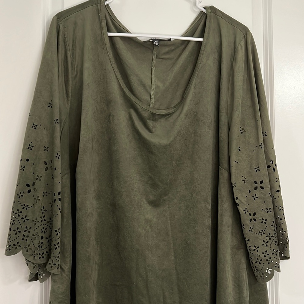 NAÏF Plus Size 3XL 3/4‎ Sleeve Army Green Floral Punched Faux Suade Blouse